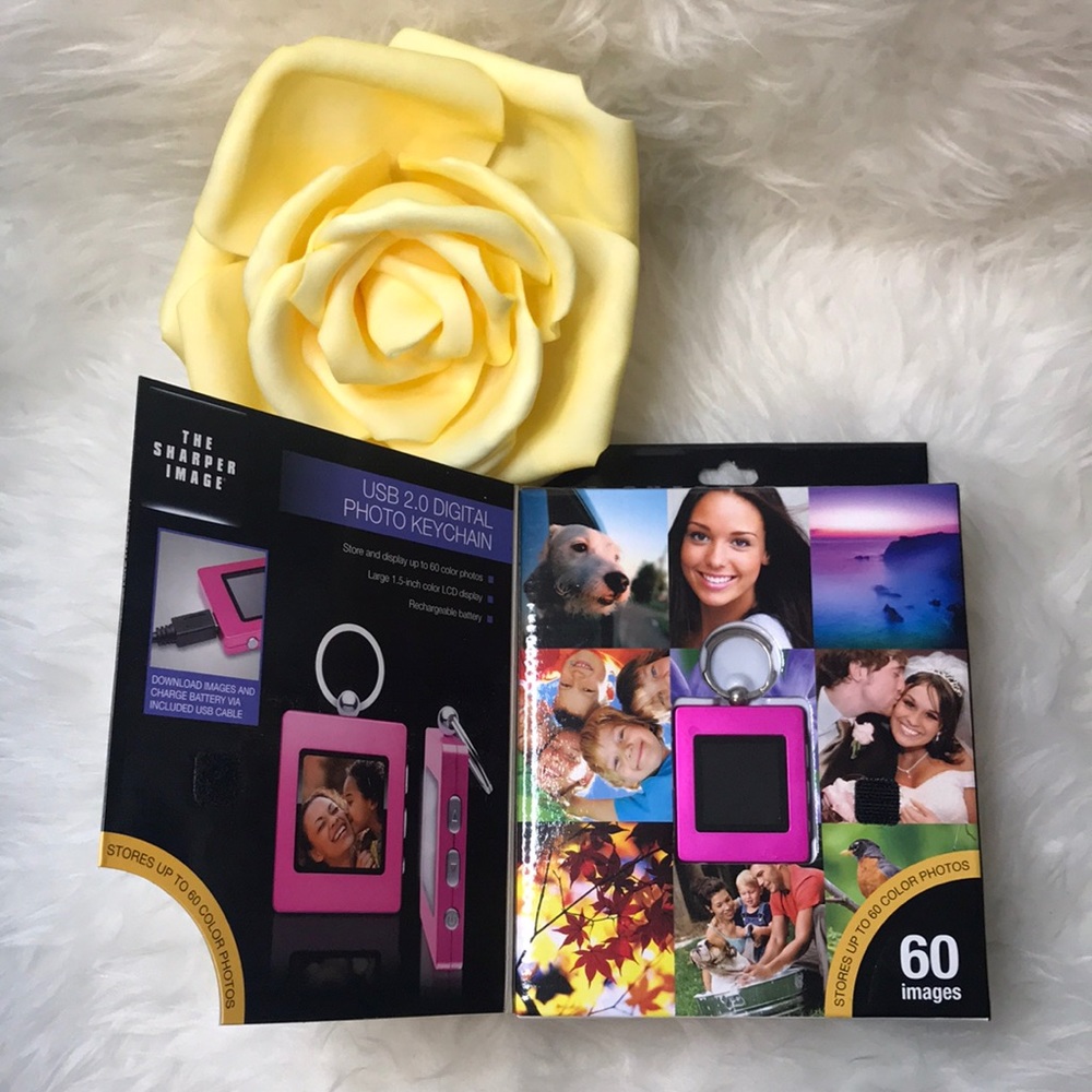 The Sharper Image USB 2.0 Digital Photo Keychain - Picture 3 of 10